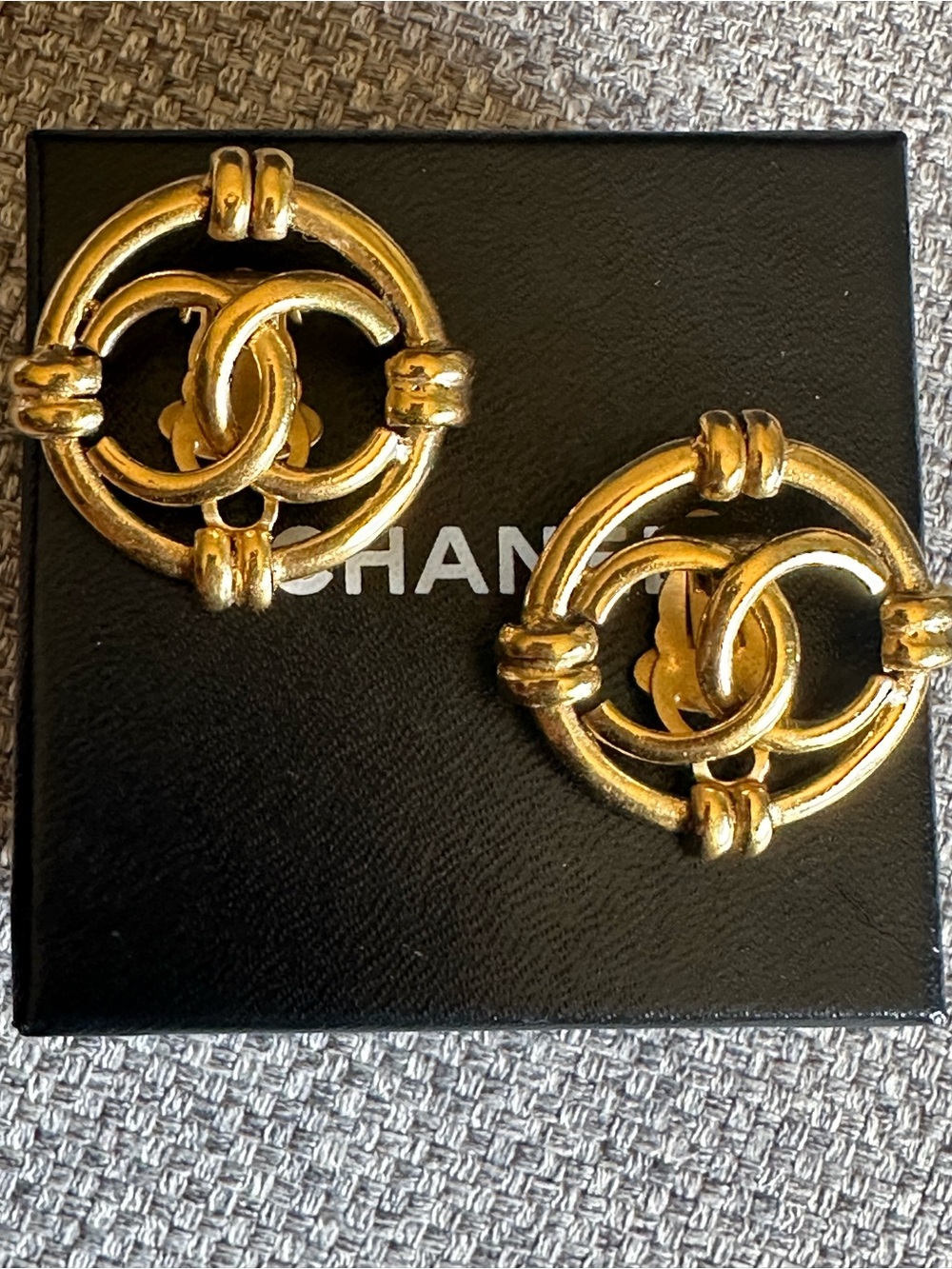 CHANEL Vintage 1994 24k Gold Plated CC Logo Circle Clip-On Earrings with Box